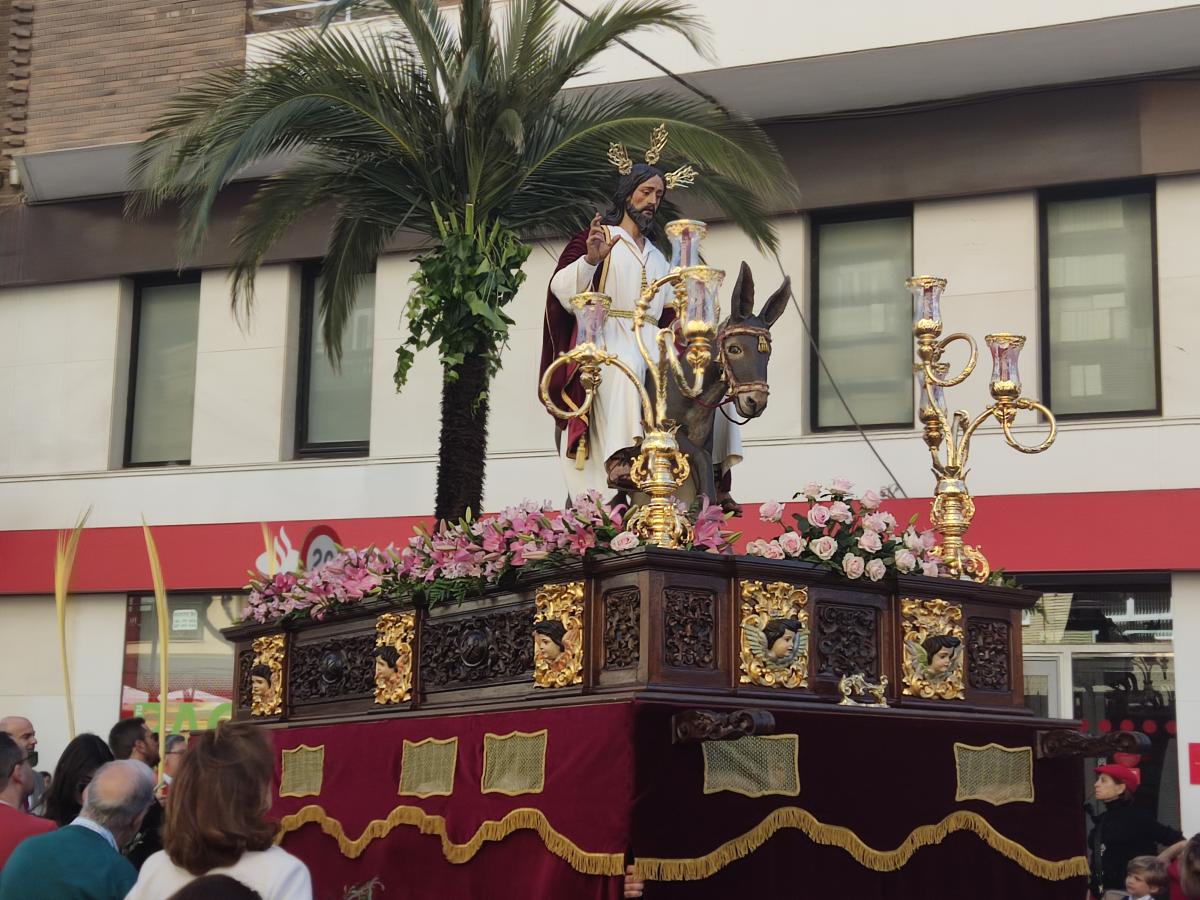 Almendralejo comenzó su Semana Santa con las procesiones del Domingo de Ramos