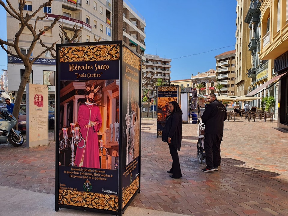 Las calles de Almendralejo se llenan de fieles para disfrutar de la Semana Santa