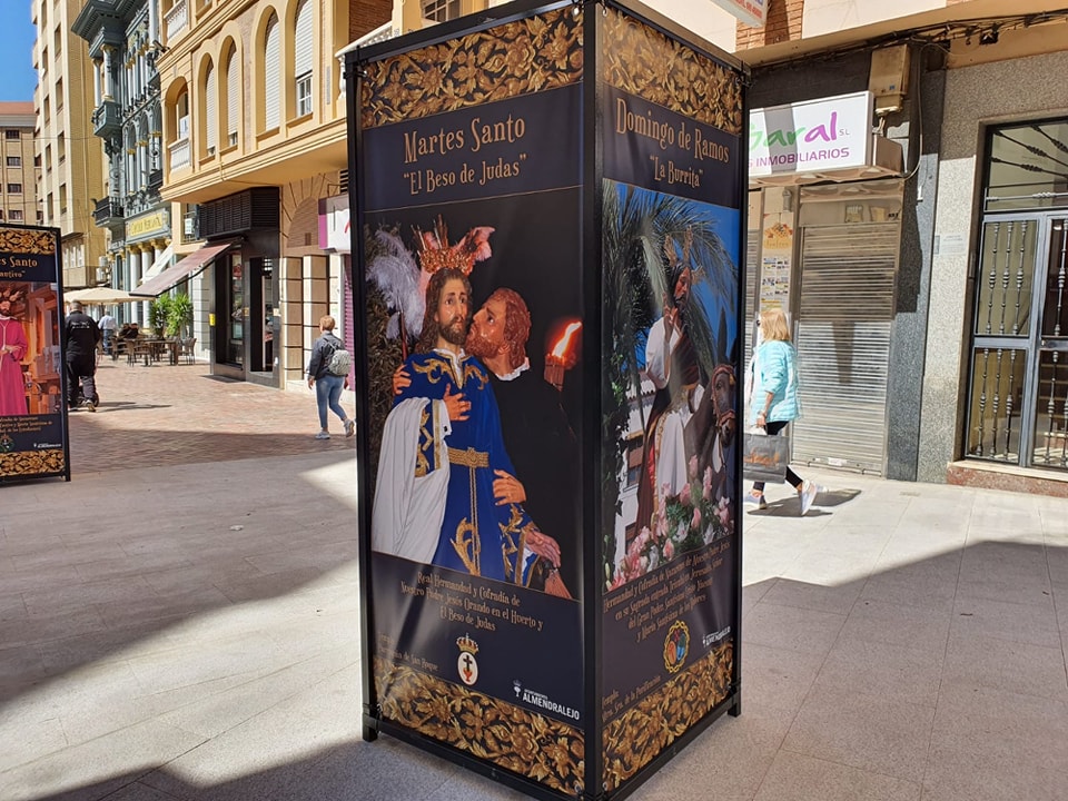 Las calles de Almendralejo se llenan de fieles para disfrutar de la Semana Santa