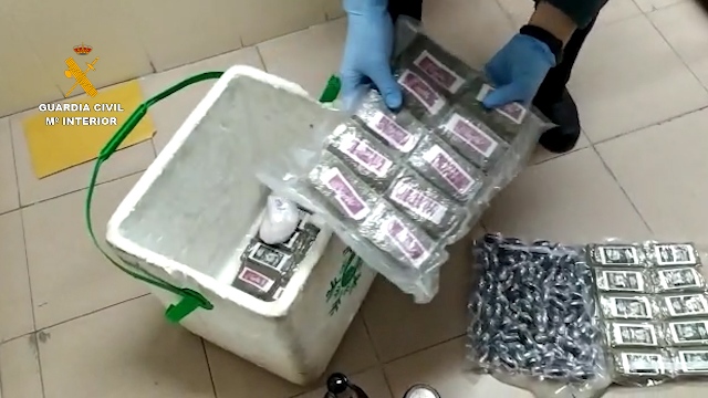 Intervienen más de 5 kilos de hachís y 200 gramos de cocaína en dobles fondos de neveras portátiles