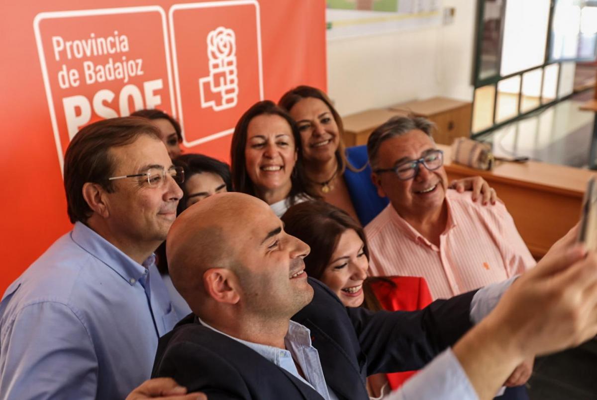 Ramírez presenta la candidatura del PSOE con el apoyo de Fernández Vara 