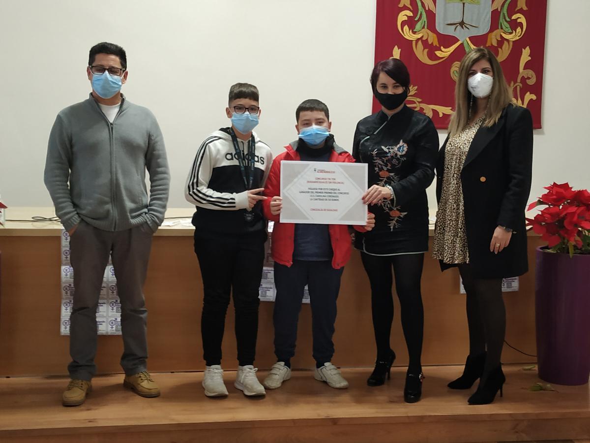 Alumnos del Santiago Apóstol ganan el concurso de igualdad en Tik Tok 